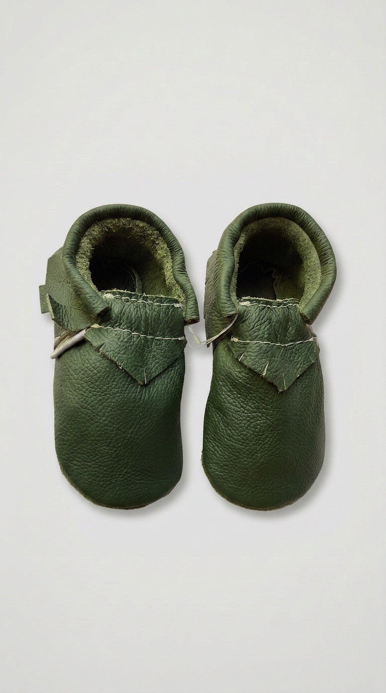 Classic fringe softsole vellies for infants- green