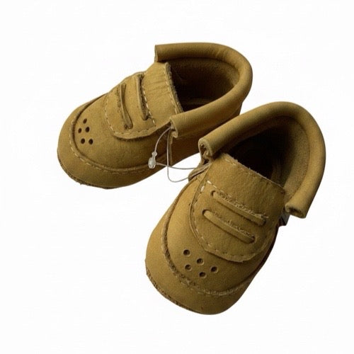 Classic sneaker style softsole vellie for infants-tan