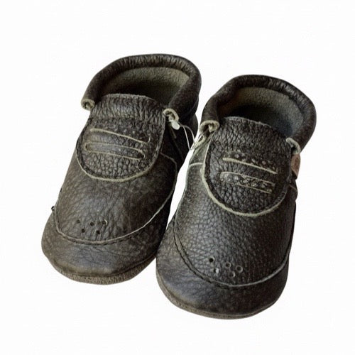 Classic sneaker style softsole vellie for infants-charcoal