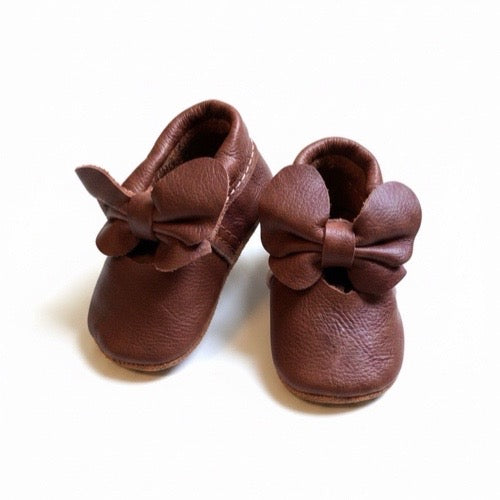 Classic bow style softsole vellie for infants- chestnut brown